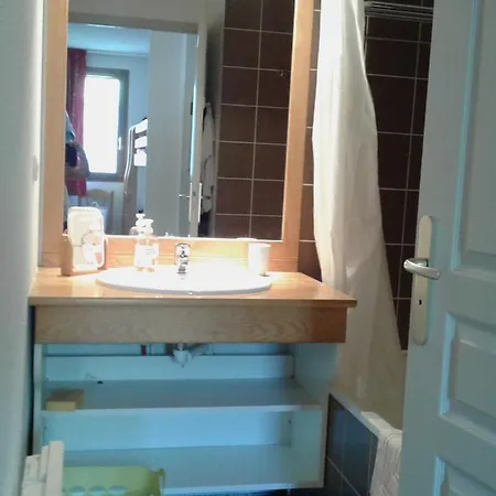 Vos A Montrond Apartment *